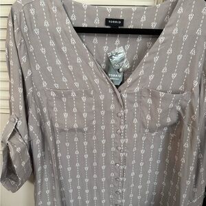 Torrid Taupe Patterned Blouse NWT size 2